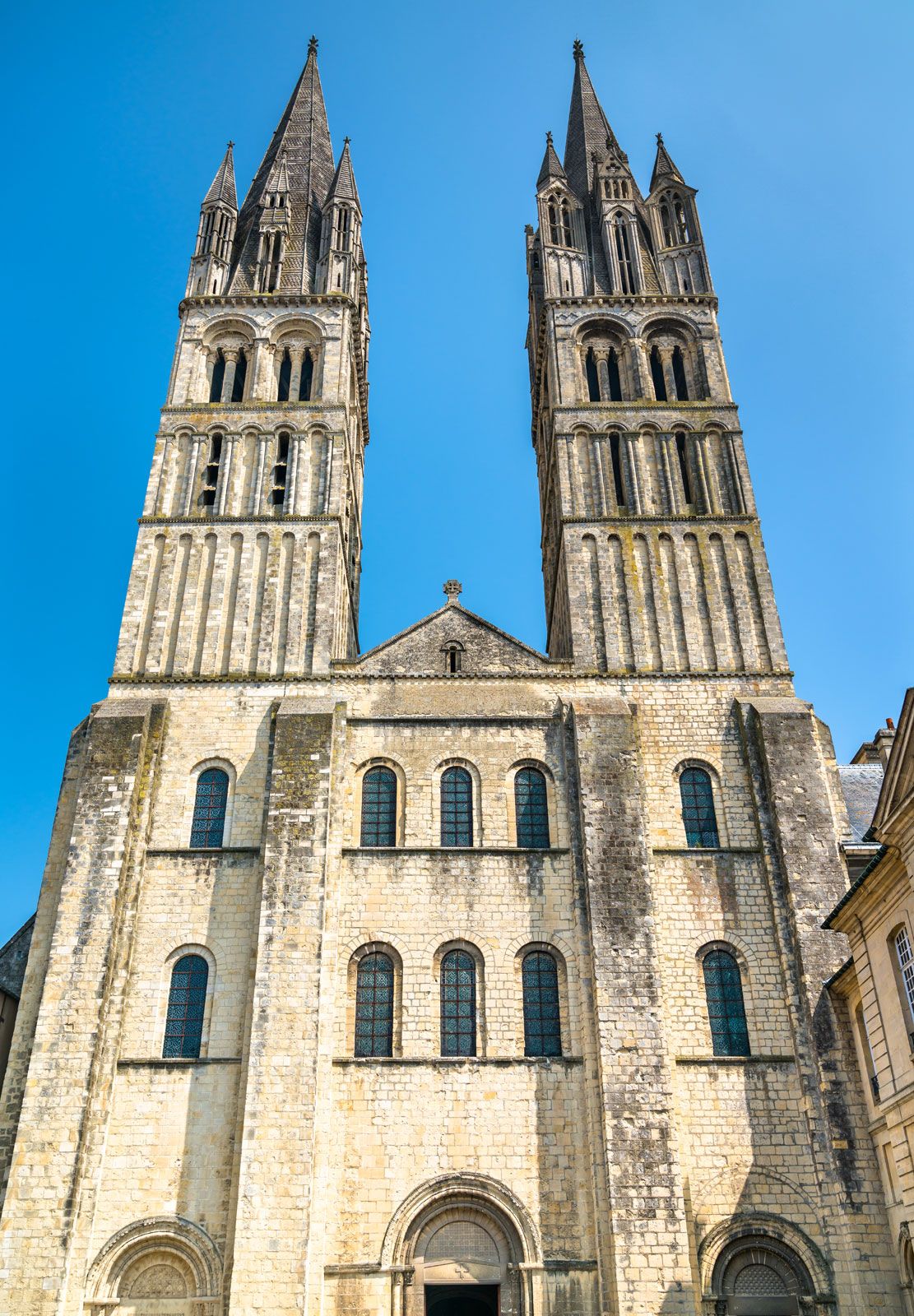 West-facade-Saint-Etienne-Caen-France.jpg