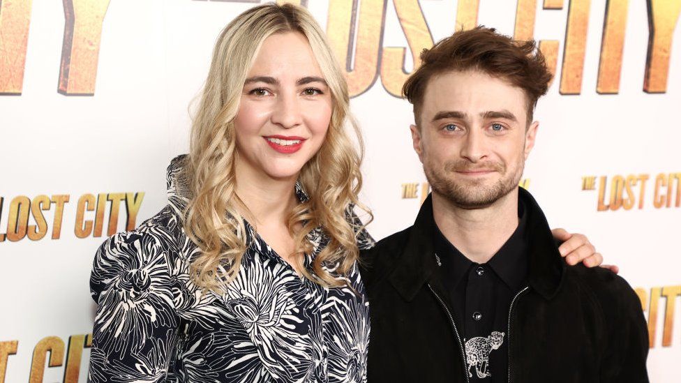 Daniel Radcliffe and Erin Darke expecting first child - BBC News