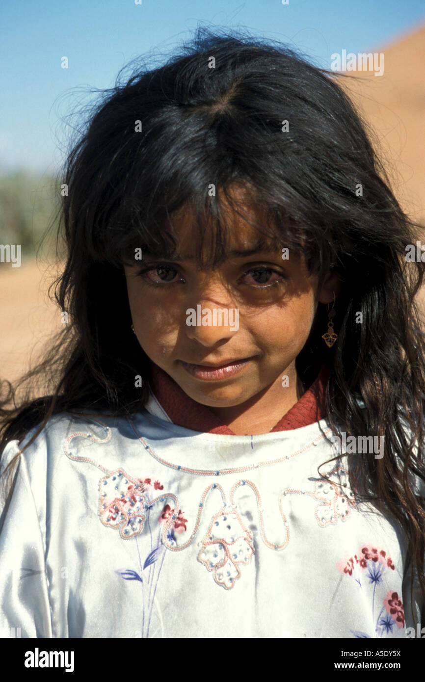 young-bedouin-girl-oman-A5DY5X.jpg