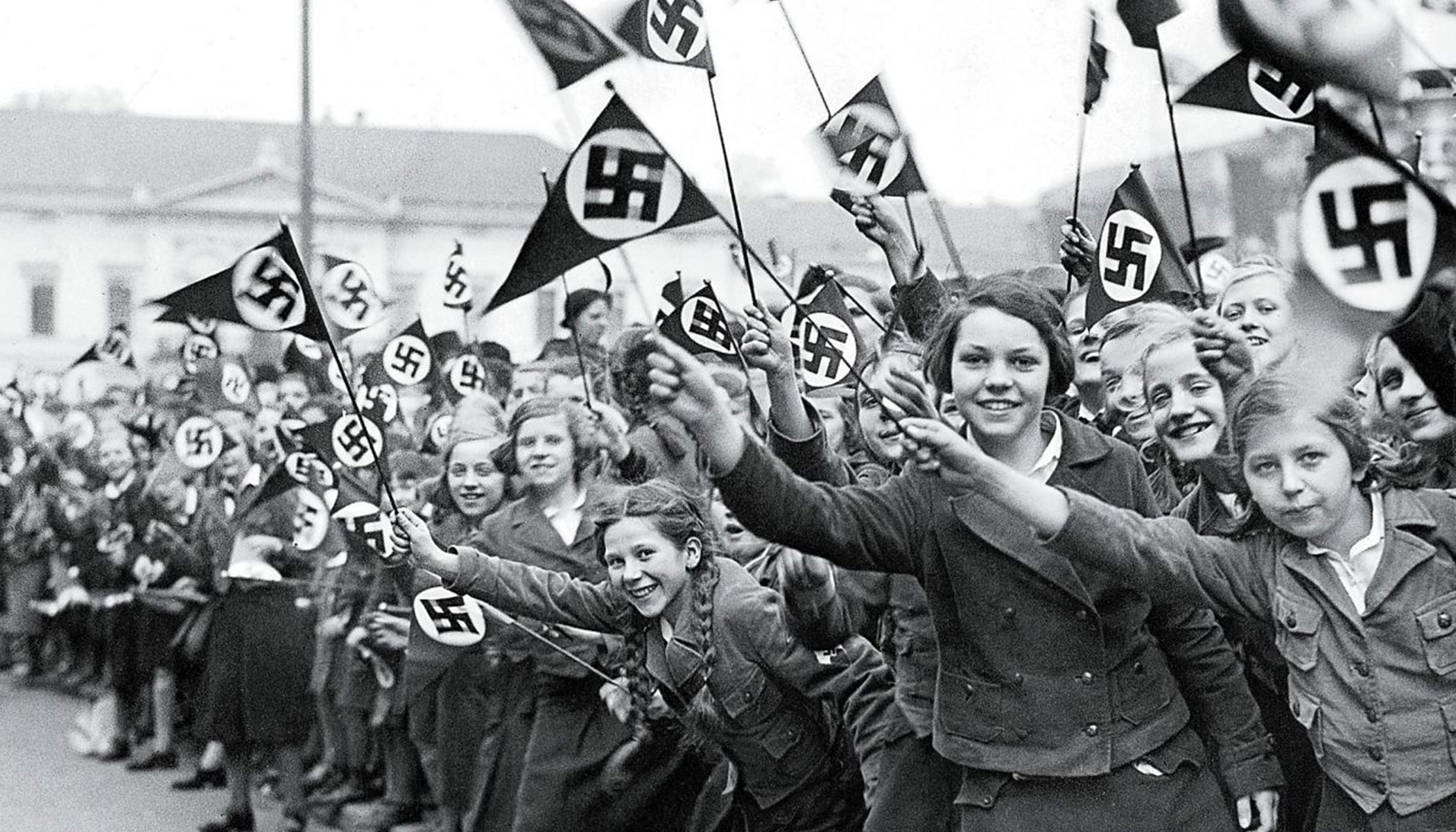 austria-waving-nazi-flag.jpg