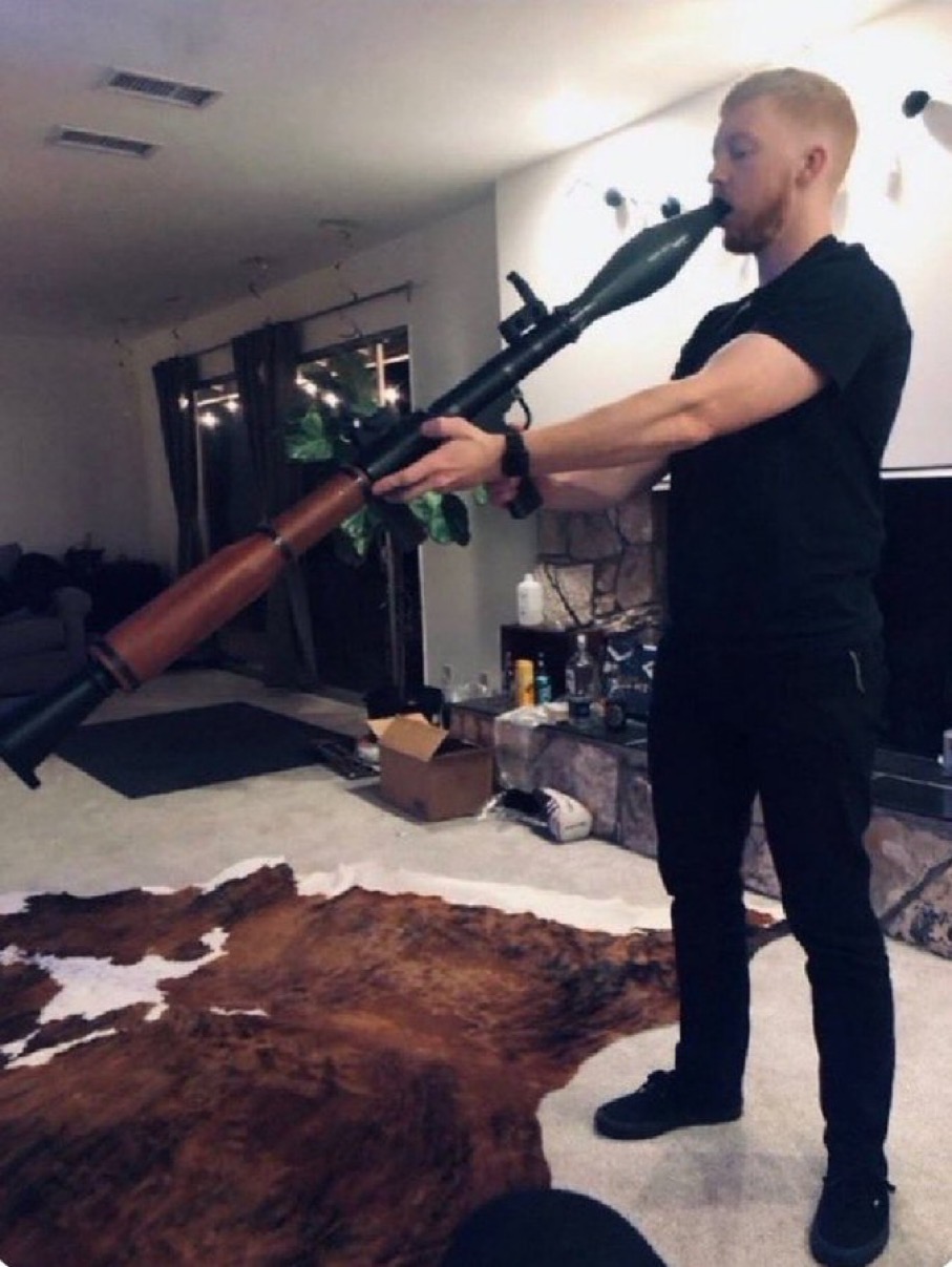 Guy-Put-Rocket-Launcher-In-Mouth.jpg