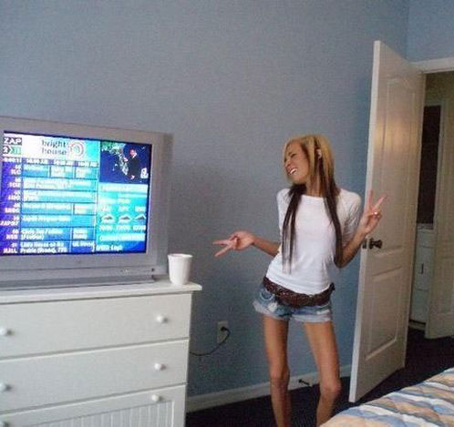 happy-anorexic-girl.jpg
