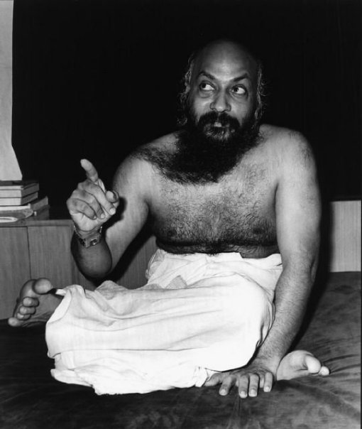 Osho-teaching-finger-raised.jpg