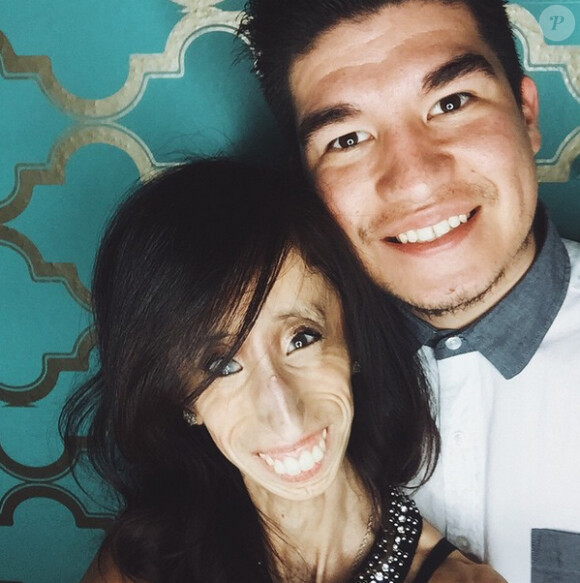 Photo : Lizzie Velasquez sur l'affiche du documentaire qui lui est consacré  - Purepeople