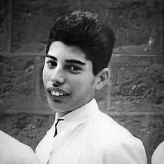 What was wrong with Freddie Mercury's teeth? Why didn't he fix them? - Quora