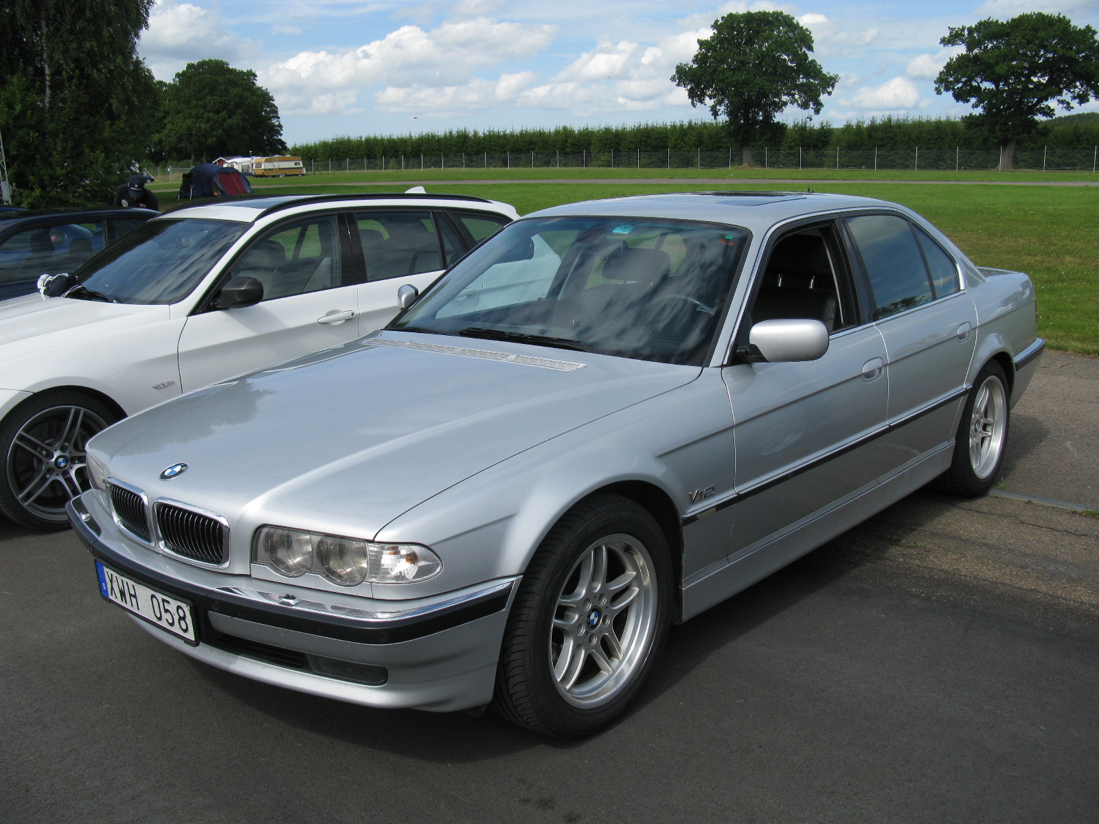 BMW_750i_E38_%287719664024%29.jpg