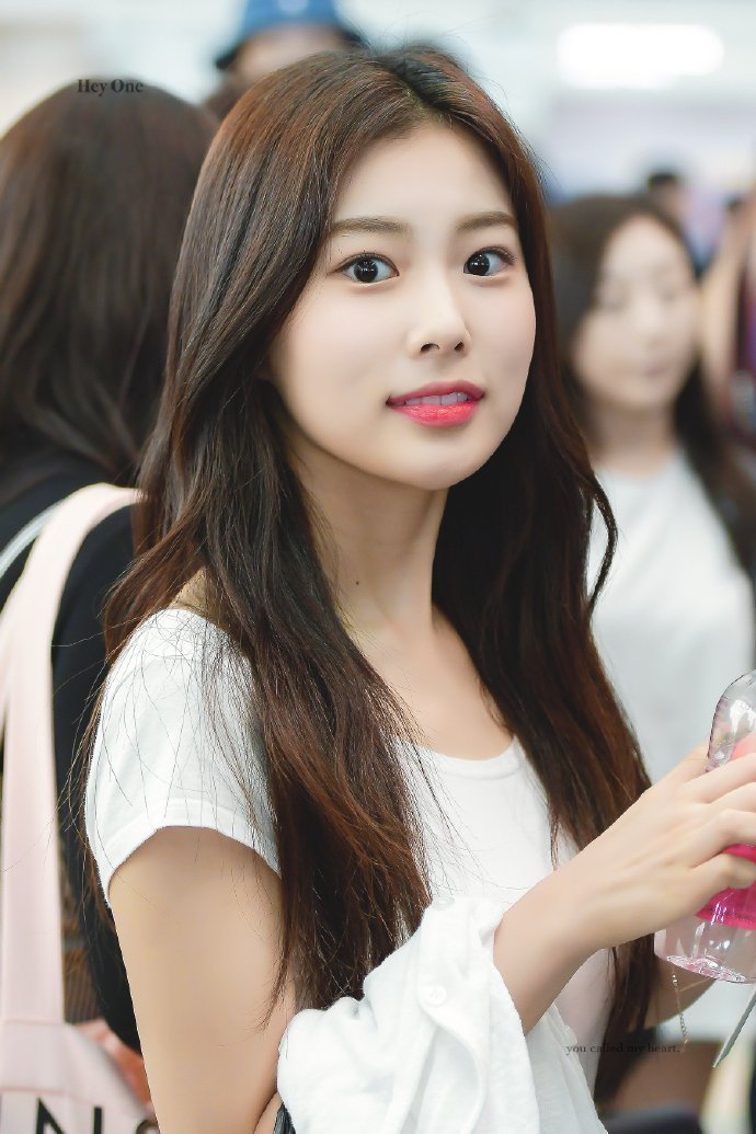 Kang-Hyewon-kang-hyewon-41918237-690-1035.jpg