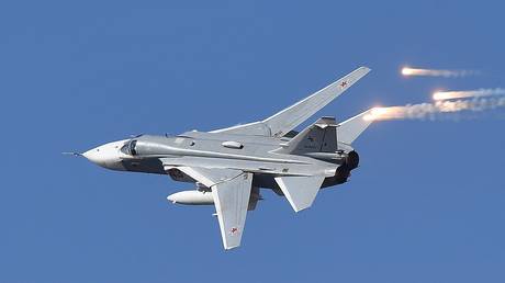 A Su-24 bomber of the Russian Aerospace Forces over the Obuz-Lesnovsky military training ground near Baranovichi during strategic exercises.