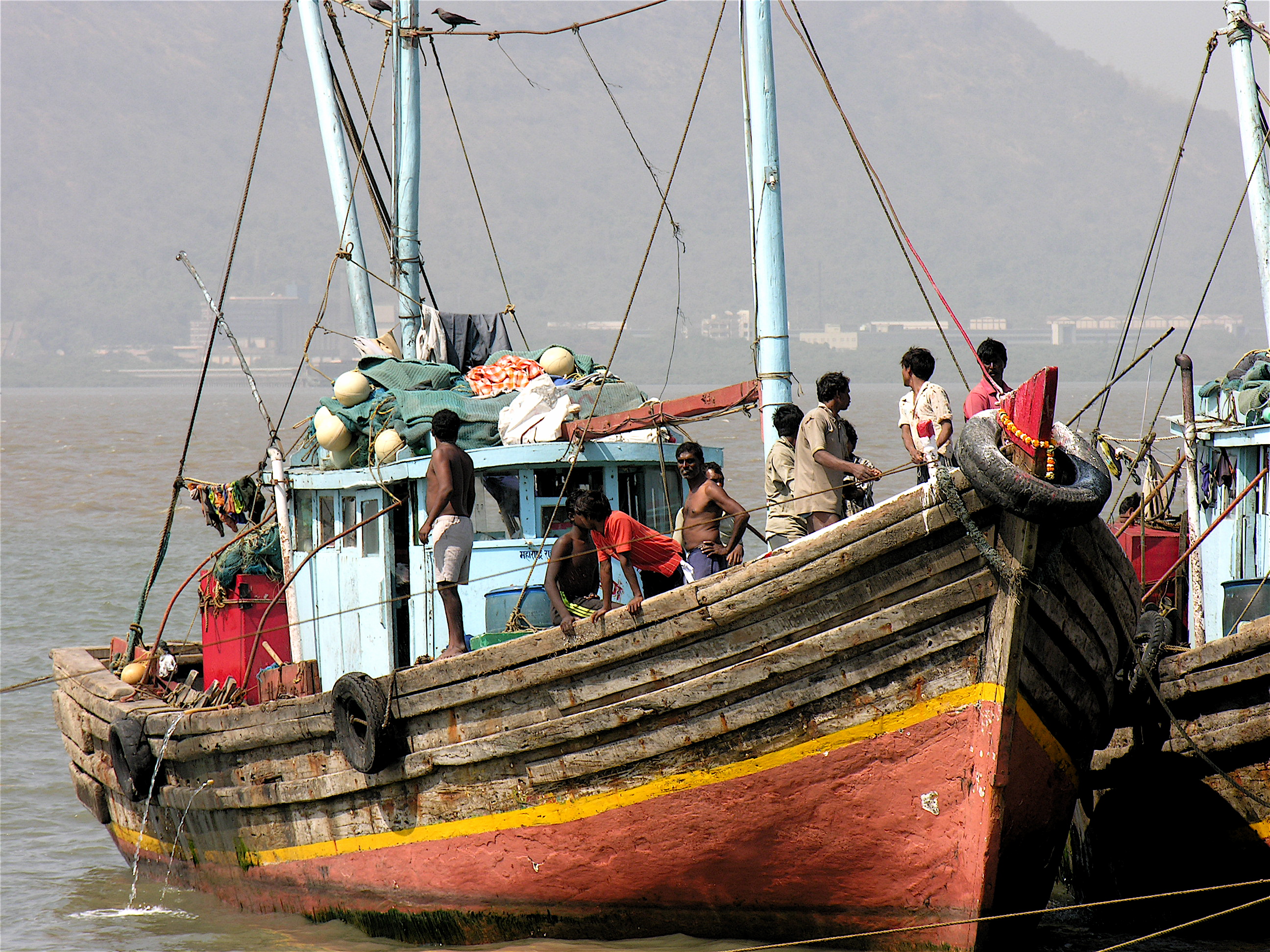 Indian_fishing_boat.jpg
