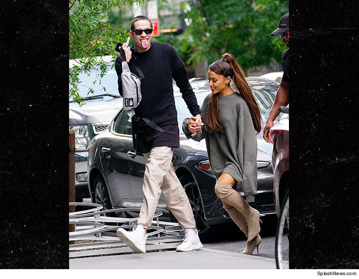 0625-ariana-grande-pete-davidson-splash-4.jpg