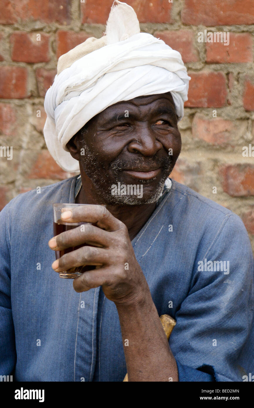 nubian-man-drinking-tea-cairo-egypt-BED2MN.jpg