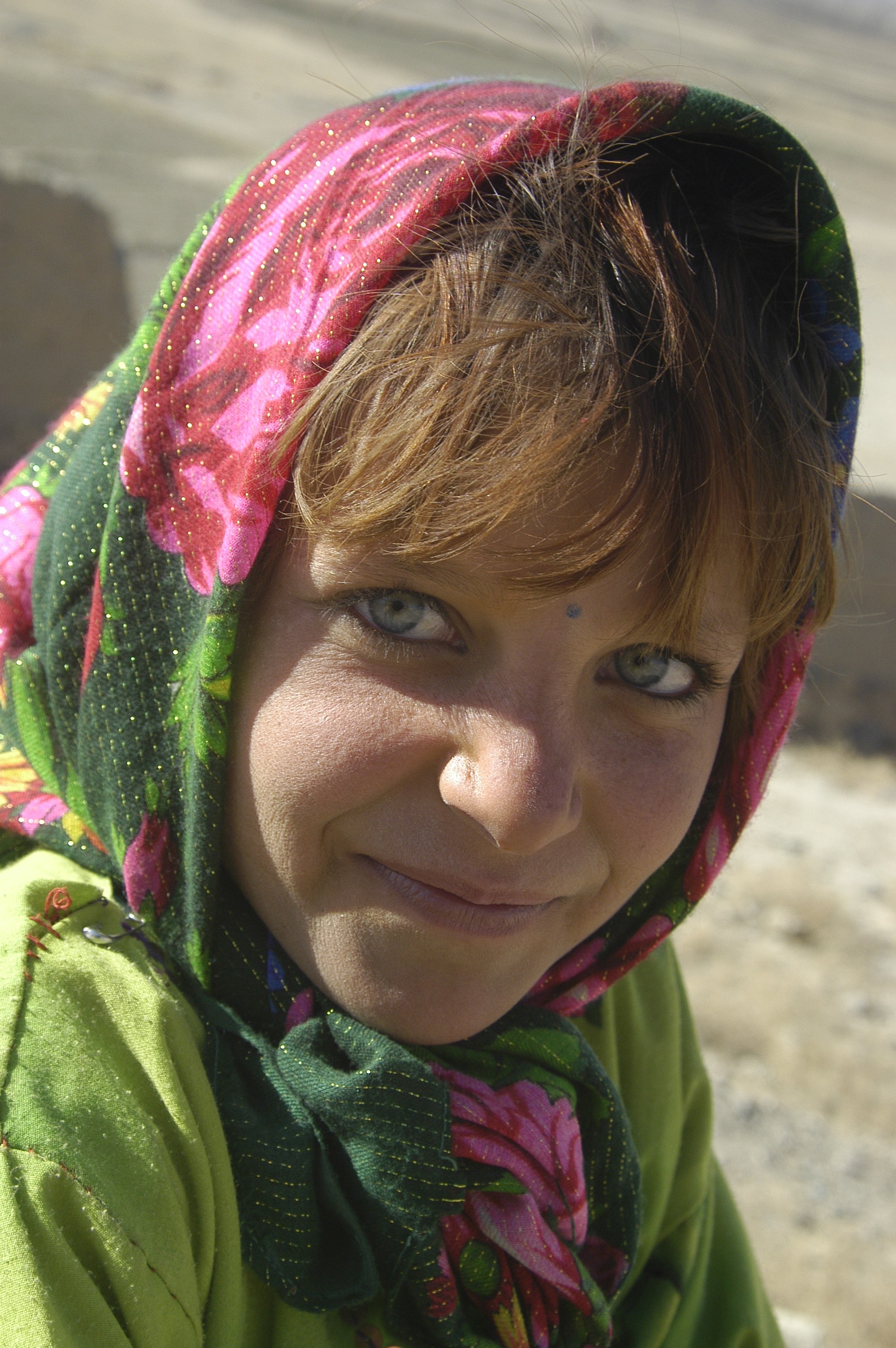 Girl_in_a_Kabul_orphanage%2C_01-07-2002.jpg