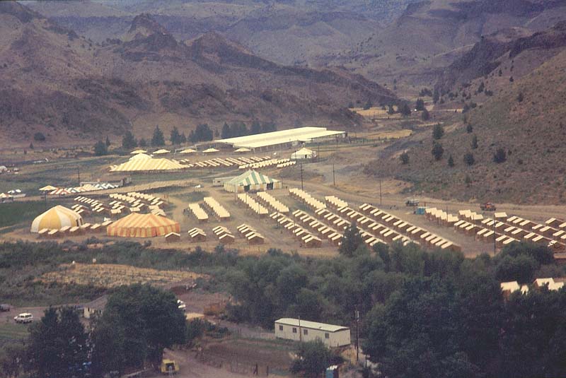 1983_festival_at_Rajneeshpuram.jpg