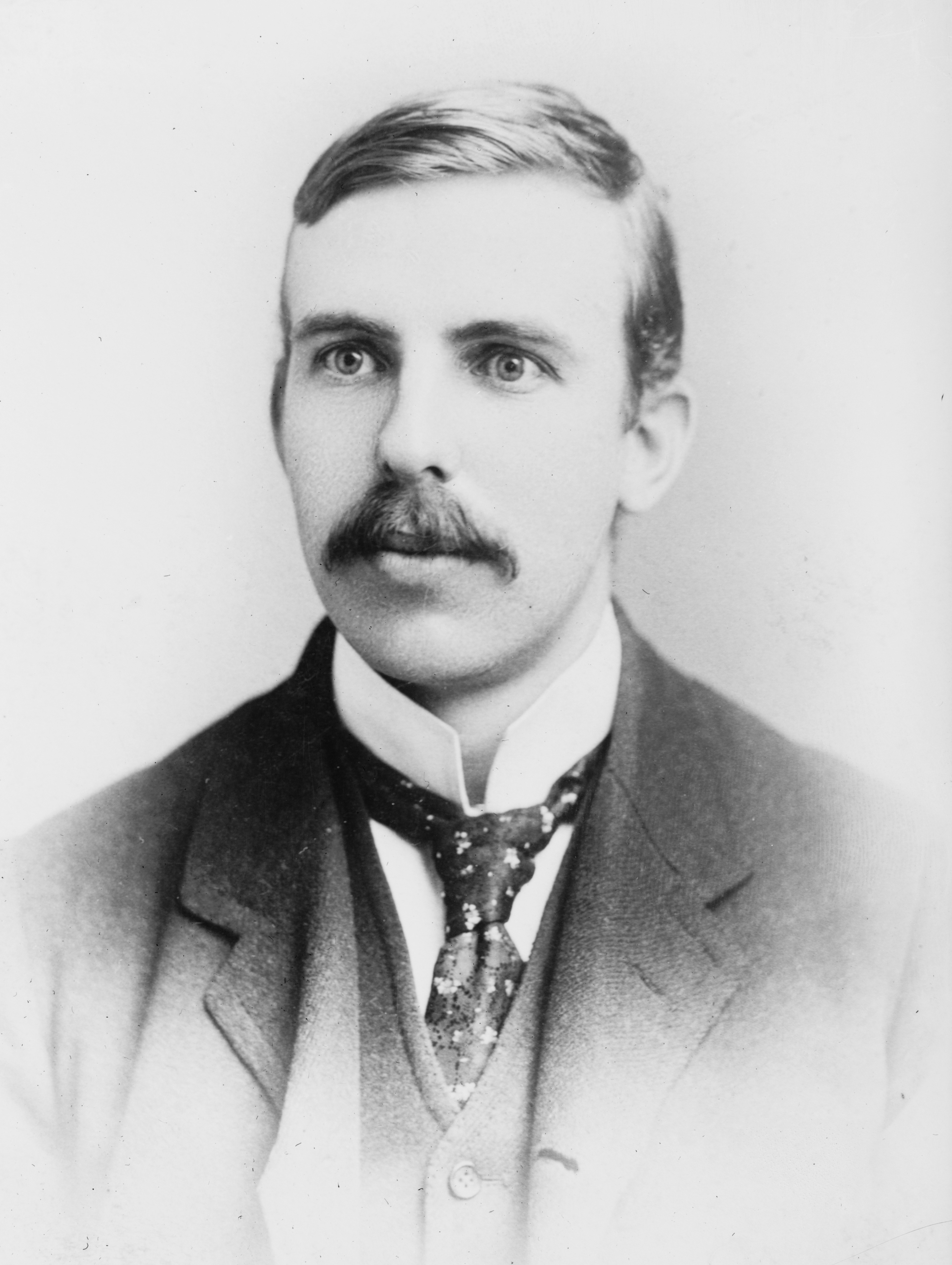 Ernest_Rutherford_1908.jpg