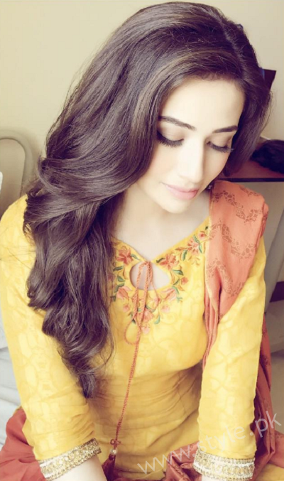 Sana-Javed-Yellow-Outfit.png