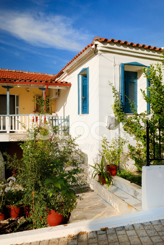 15329675-traditional-greek-houses.jpg