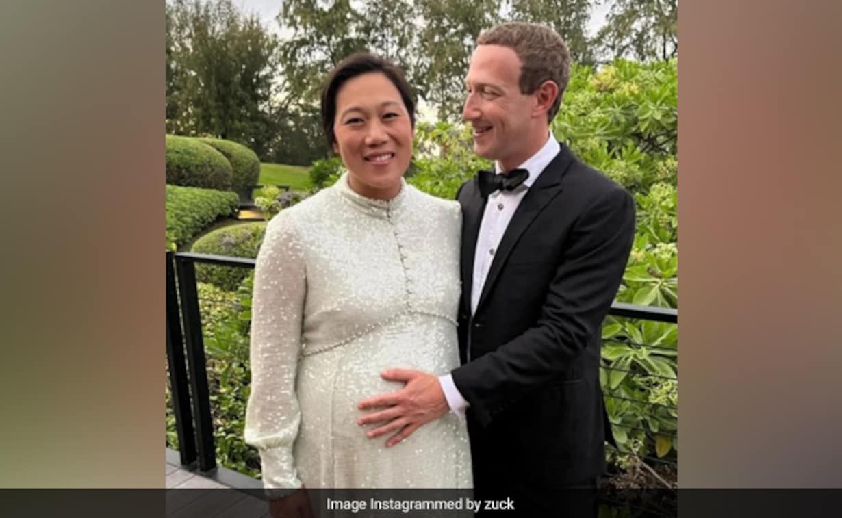 Mark Zuckerberg Shares Photo With Pregnant Wife Priscilla Chan, Sends New  Year Wishes