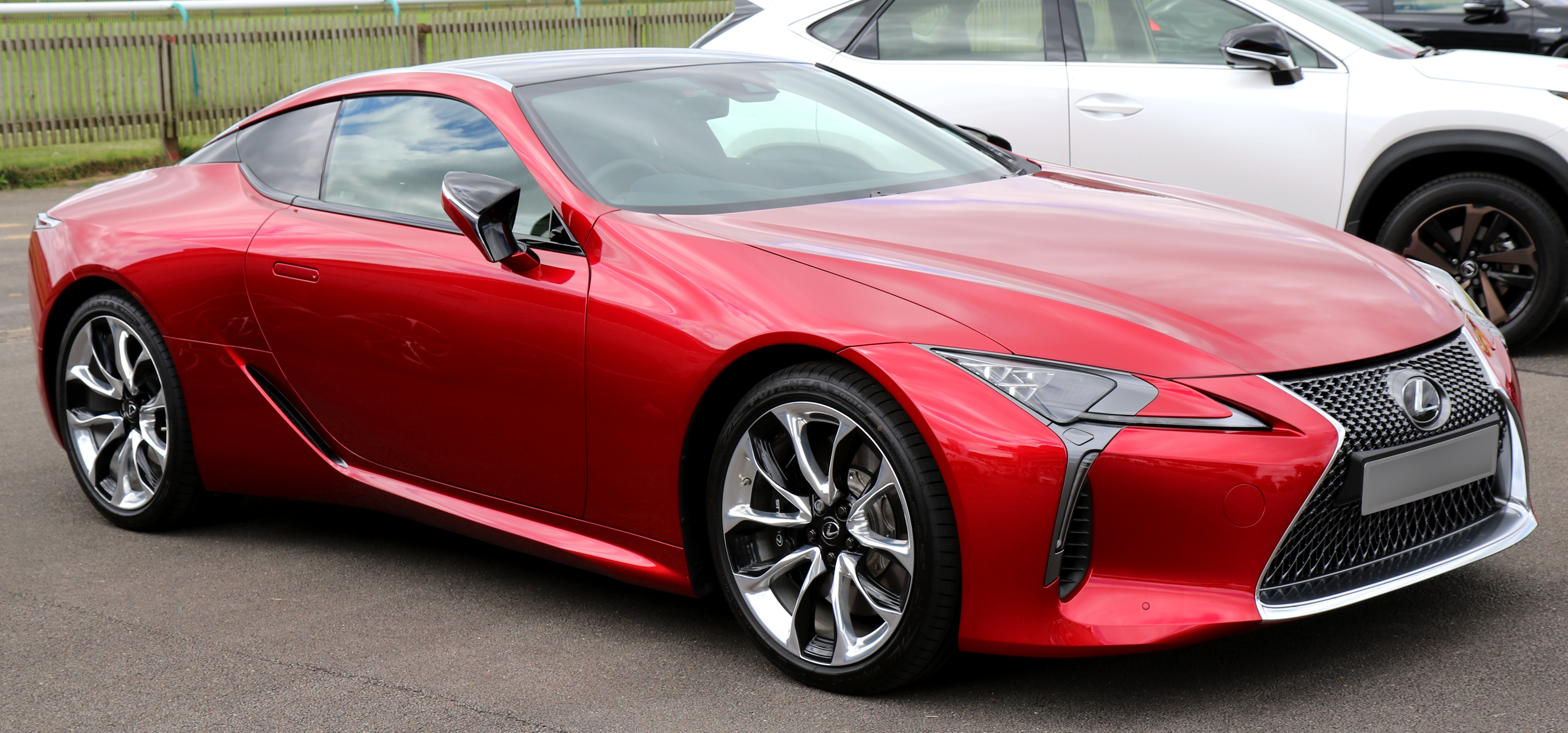 Lexus_LC500_at_races_%282%29.jpg