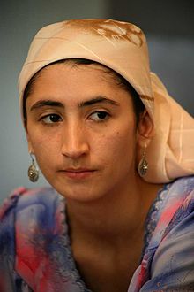 220px-Young_woman_from_Tajikistan.jpg