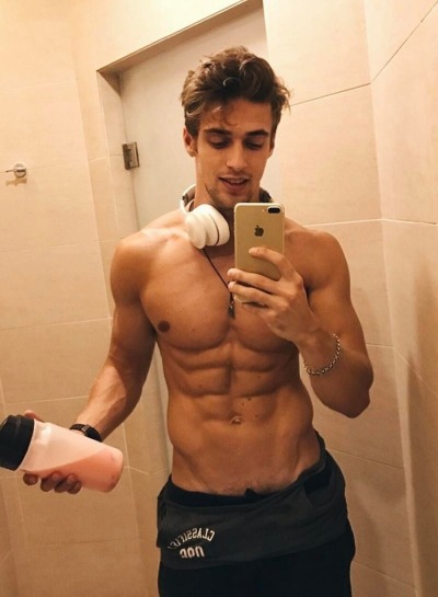 tumblr_pormnmg9SQ1tjailvo1_400.jpg