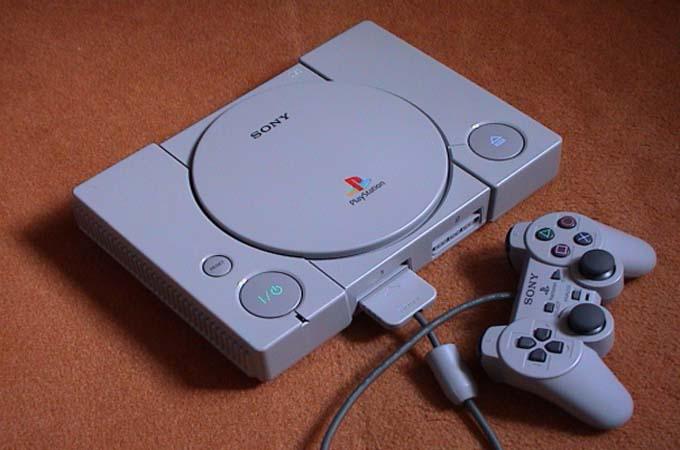 Retrogaming: Un Salto nel Passato - PlayStation, la console della  generazione moderna - UAGNA