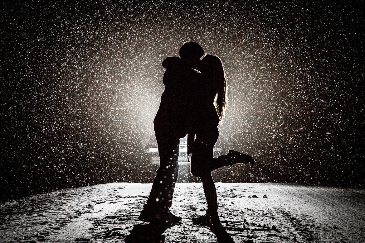 couple-kissing-in-snow.jpg
