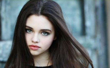 brunettes-women-green-eyes-india-eisley-1832203747+(1).jpg