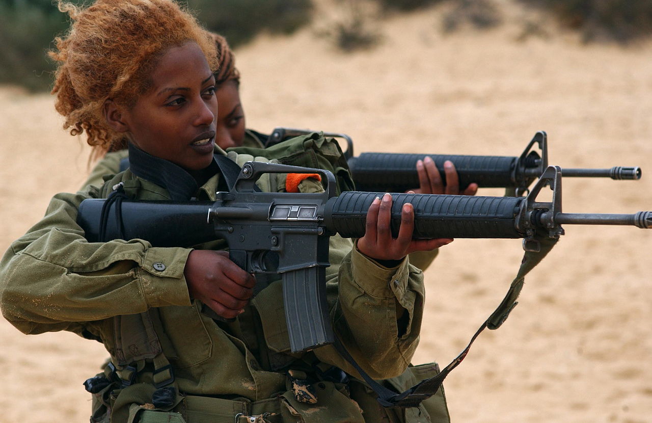 1280px-Flickr_-_Israel_Defense_Forces_-_Female_Soldiers_Practice_Shooting_%281%29.jpg
