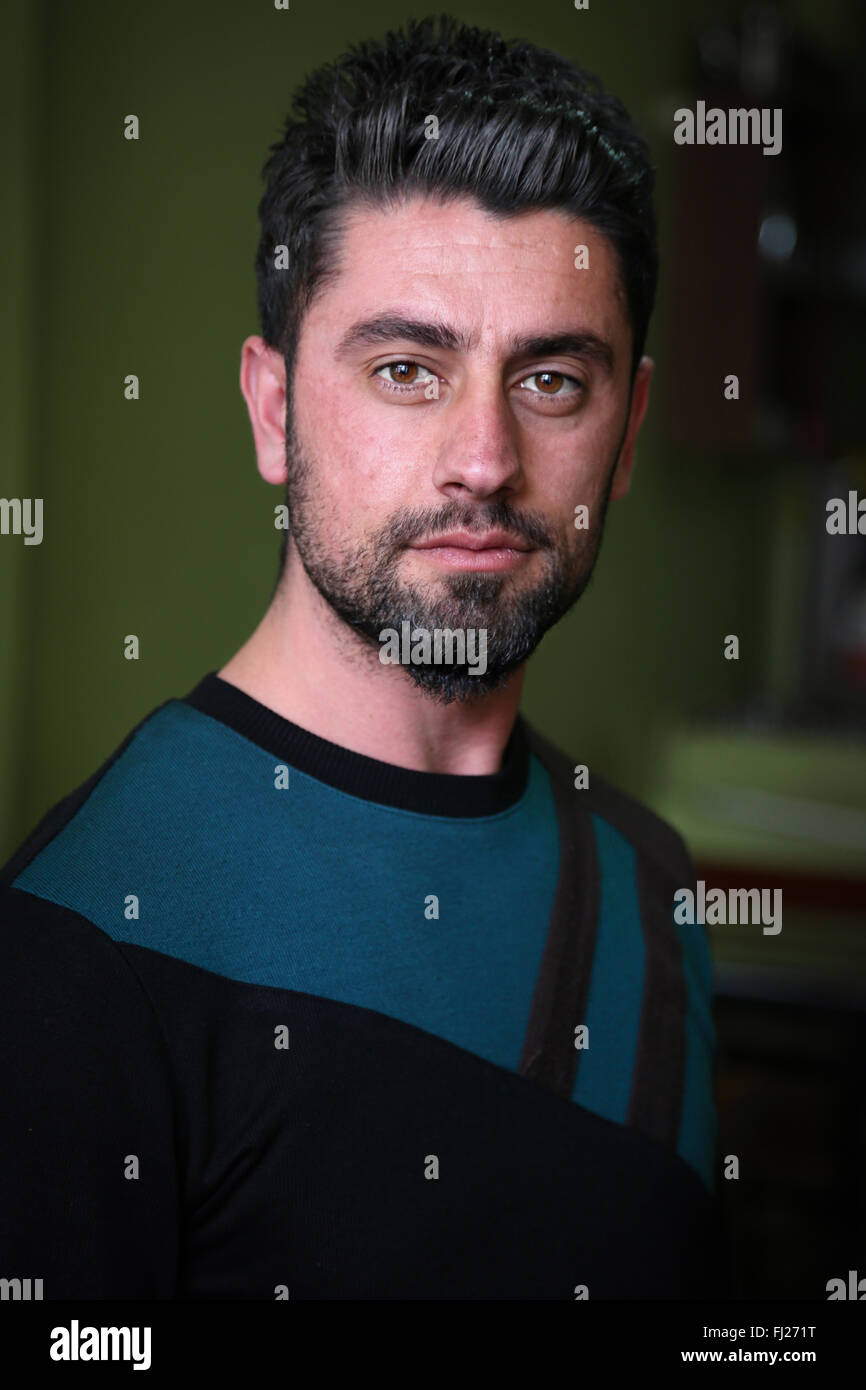 portrait-of-kurdish-man-in-dogubayazit-turkey-FJ271T.jpg