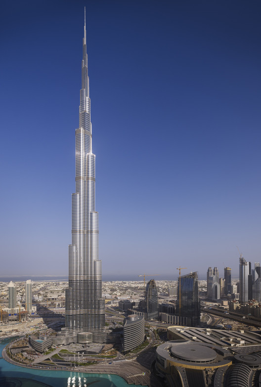 Burj_Khalifa_SOM_exterior_%28c%29_Nick_Merrick_for_Hedrich_Blessing_%2810%29.jpg