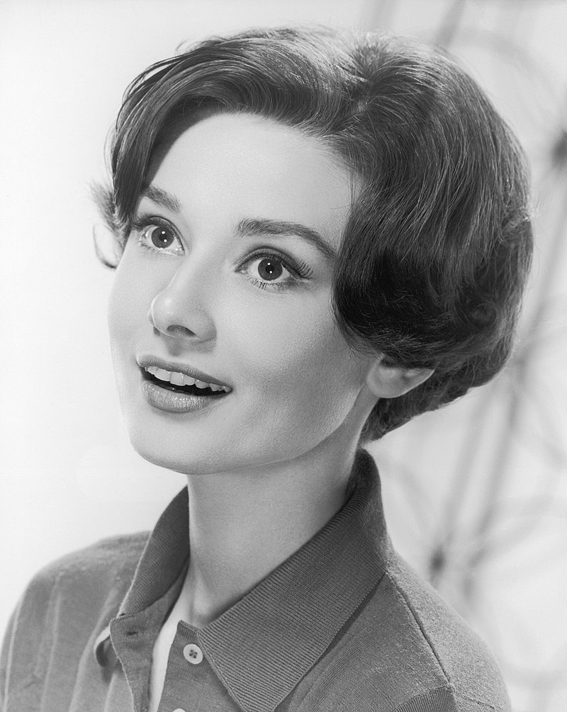 800px-Audrey_Hepburn_1959.jpg