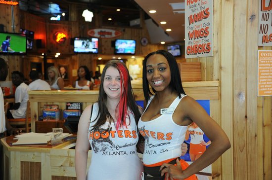 hooters.jpg