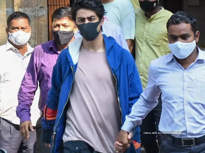 2-08-11-21-aryan-khan-1-H-IGHT-489-W-IDTH-652.jpg