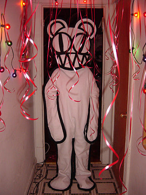 radiohead-bear-suit-halloween.jpg