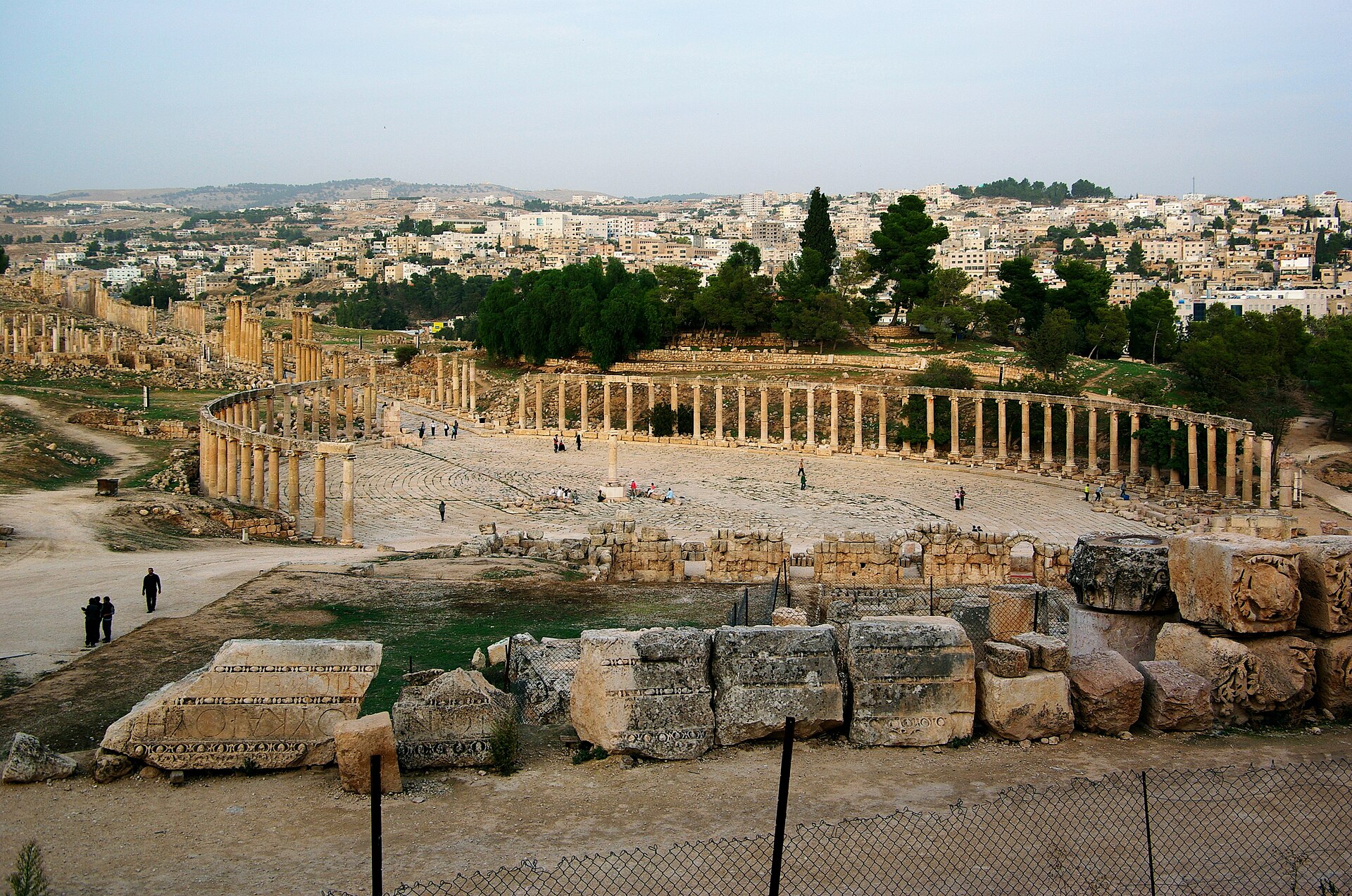 1920px-Jerash_BW_12.JPG