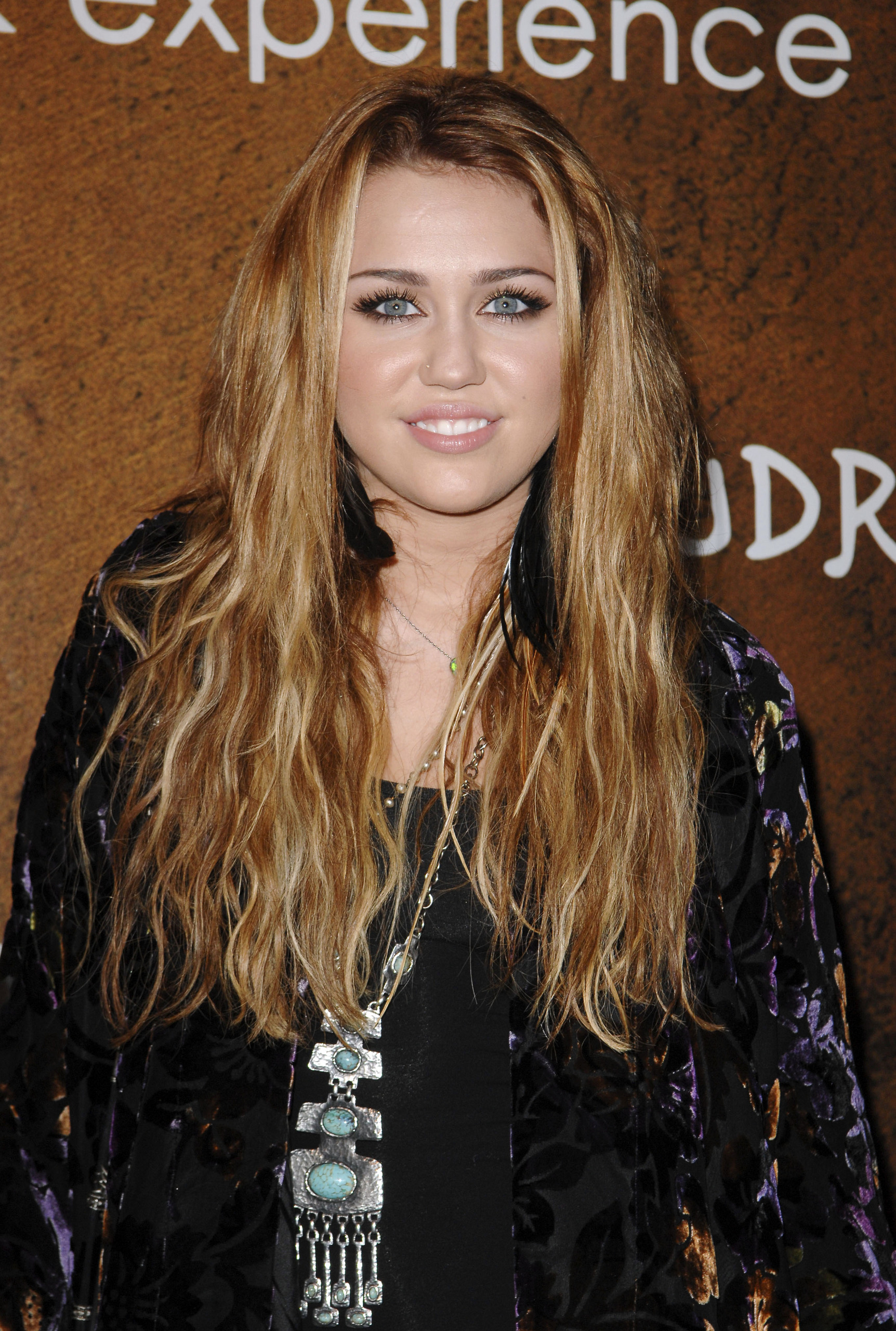 Miley-Cyrus-young-hollywood-stars-25166508-1724-2560.jpg