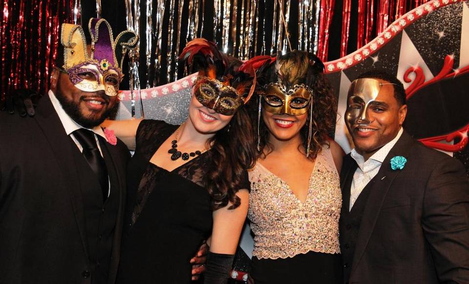 Masquerade-Ball-How-to-Dress.jpg