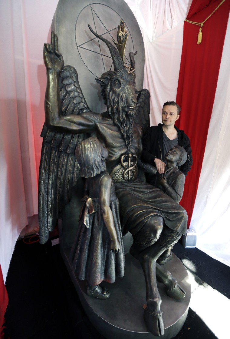 180122-lucien-greaves-satanic-temple-statue-se-1237p_77fbe142915b8e5603da57eab83565d4.fit-760w.jpg