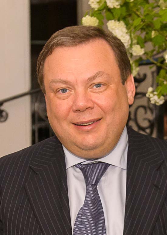 Mikhail_Fridman%2C_Petr_Aven_and_Lord_Browne_at_the_L1_Energy_launch_New_York_%28cropped%29.jpg
