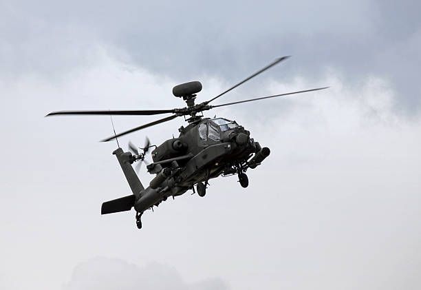 ah-64d apache helicopter - apache helicopter stock pictures, royalty-free photos & images