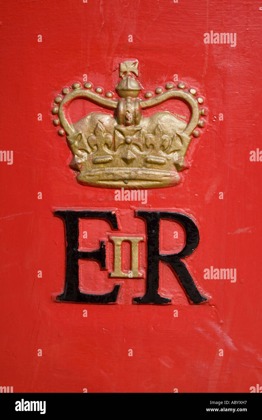 gold-painted-er-ii-crown-badge-on-post-box-wales-uk-ABYXH7.jpg