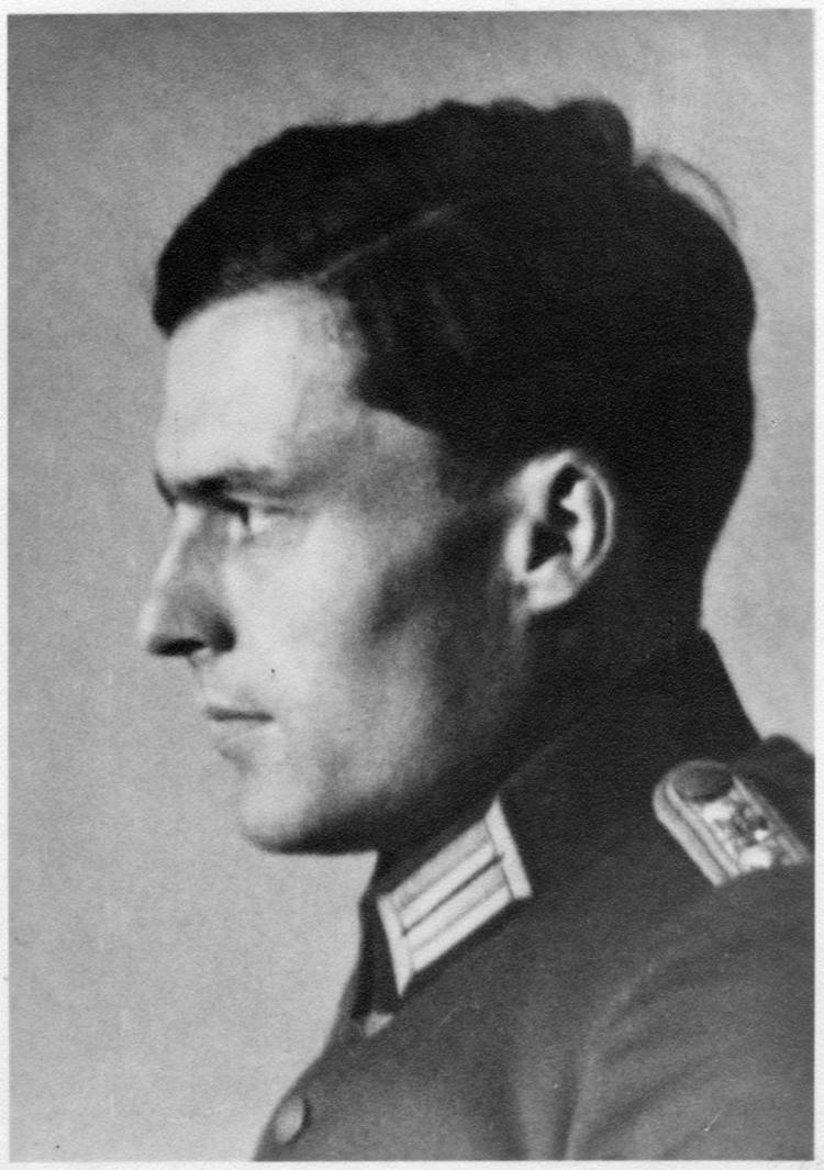 c_stauffenberg_567a_portrait_62230ee95d.jpg