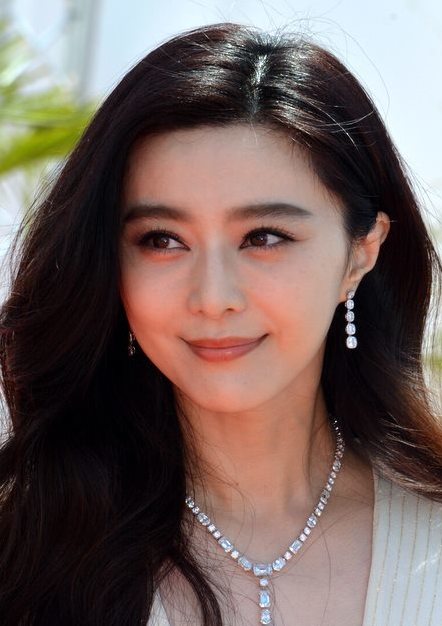 Fan_Bingbing_%28%E8%8C%83%E5%86%B0%E5%86%B0%29%2C_2017_%28cropped%29.jpg