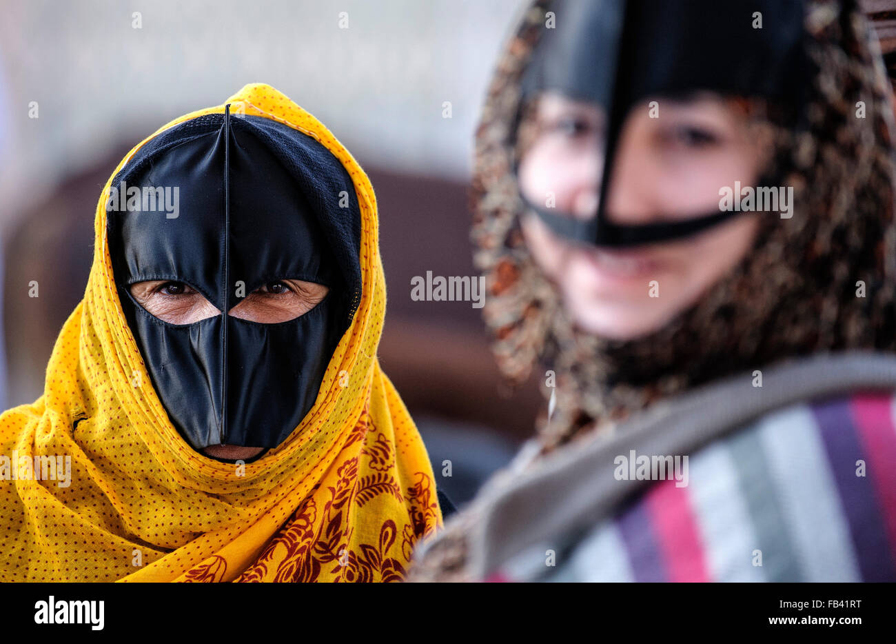 omani-women-in-traditional-costume-oman-FB41RT.jpg