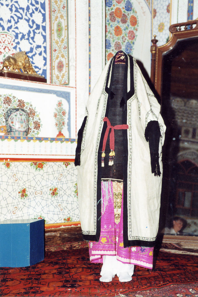 Uzbek_paranja2.jpg