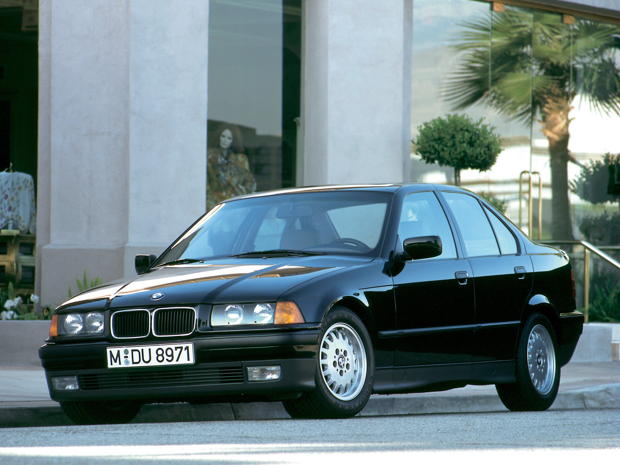BMW-3-Series-Sedan--E36--767_29.jpg