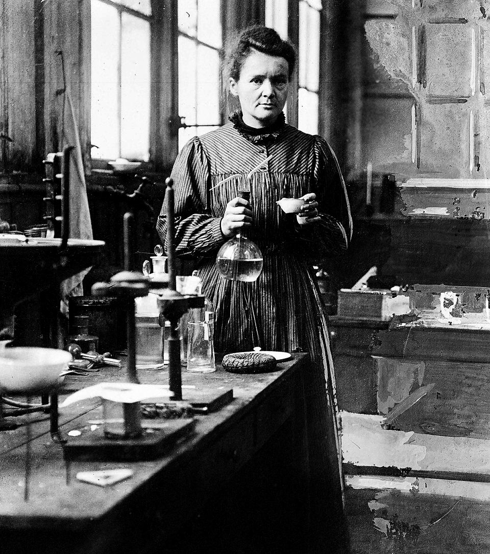 z21416184V,Maria-Sklodowska-Curie-w-swojej-pracowni--Paryz--1.jpg