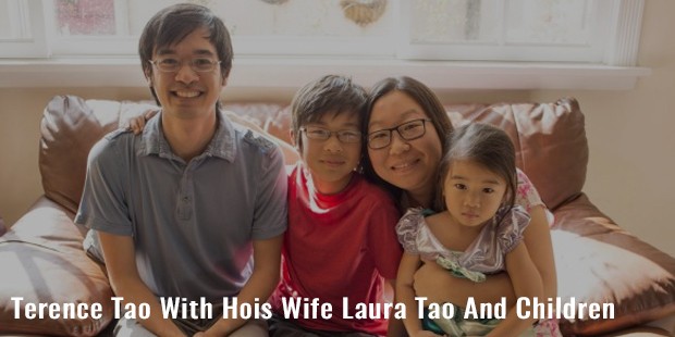 Terence-Tao-With-Hois-Wife-Laura-Tao-And-Children_1444495873.jpg