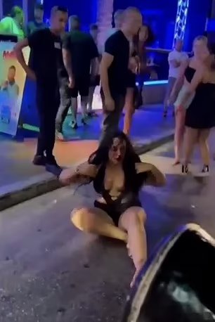 two-women-street-fight-man-916246818.jpg