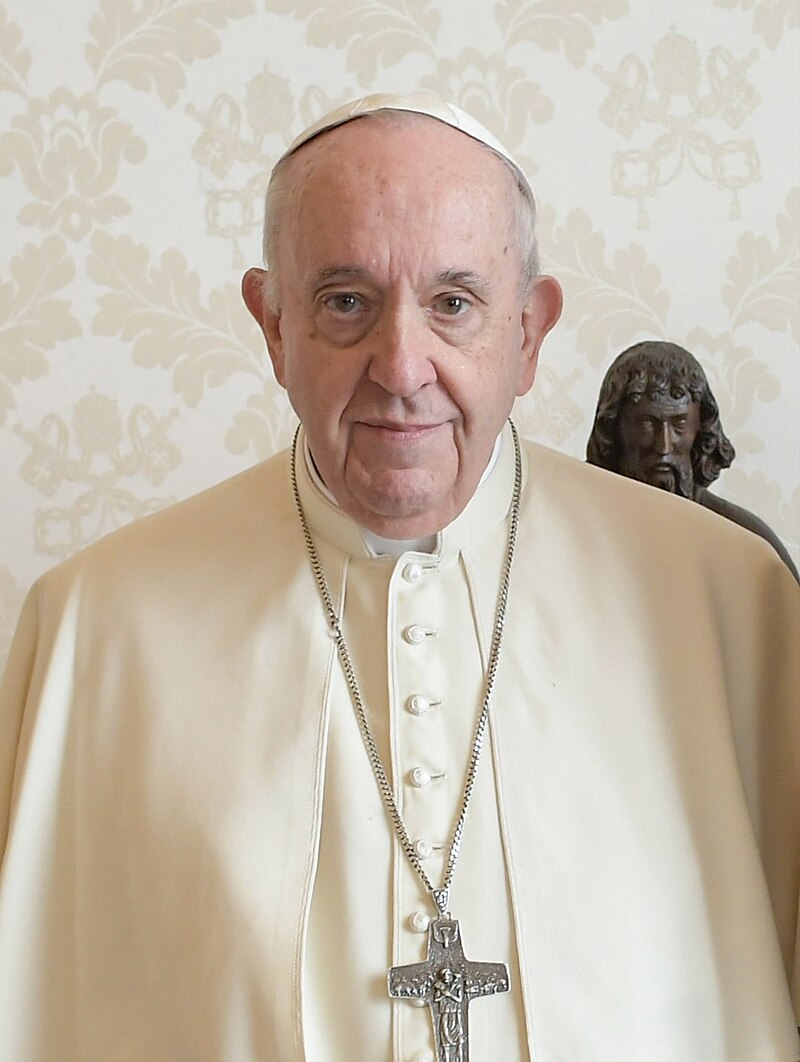 800px-Portrait_of_Pope_Francis_%282021%29_FXD.jpg